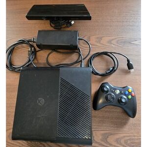 Microsoft Xbox 360 E Console 320GB Black Good Bundle Kinect Controller 1538